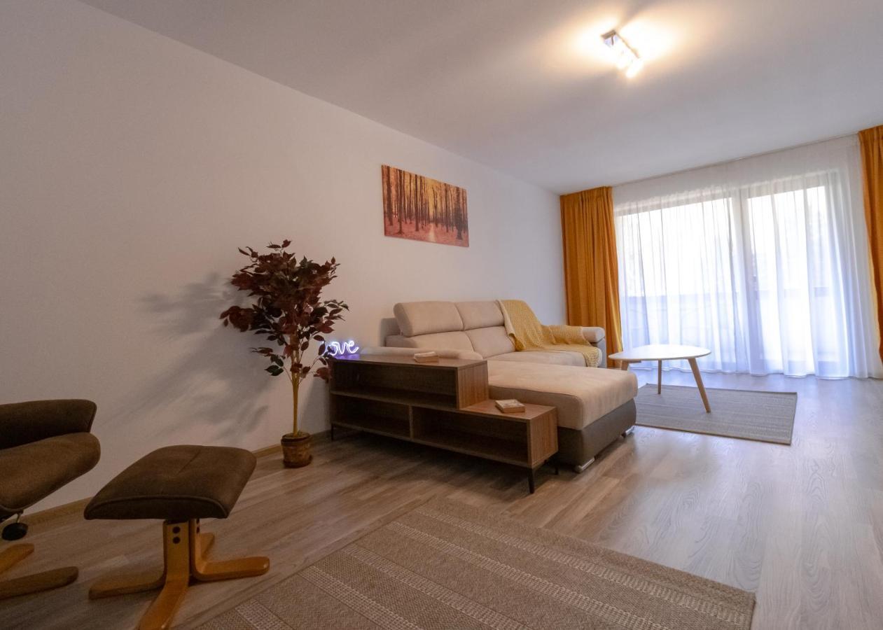 Transylvanian Apt. w/ lrg. terrace&parking - KarpatenHaus Braszów Zewnętrze zdjęcie