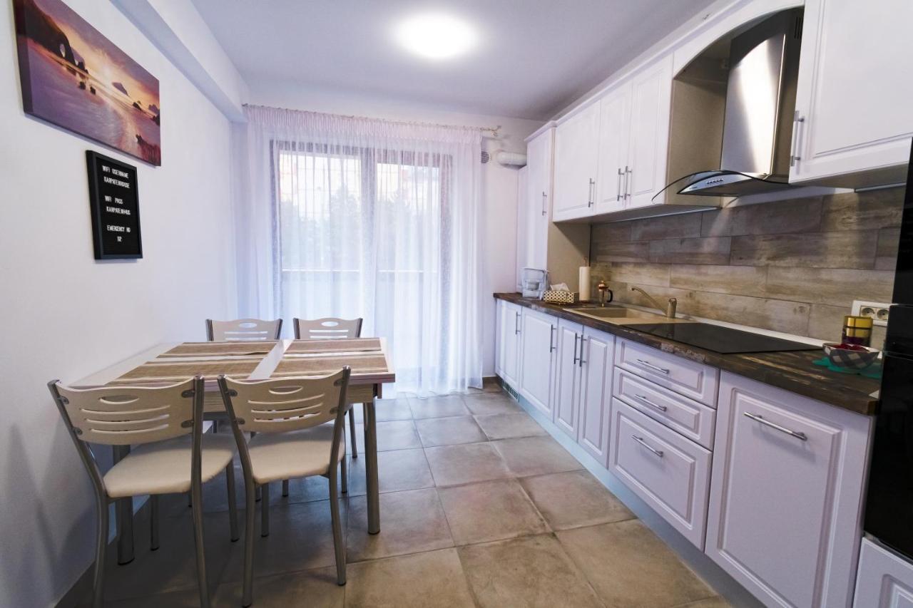 Transylvanian Apt. w/ lrg. terrace&parking - KarpatenHaus Braszów Zewnętrze zdjęcie