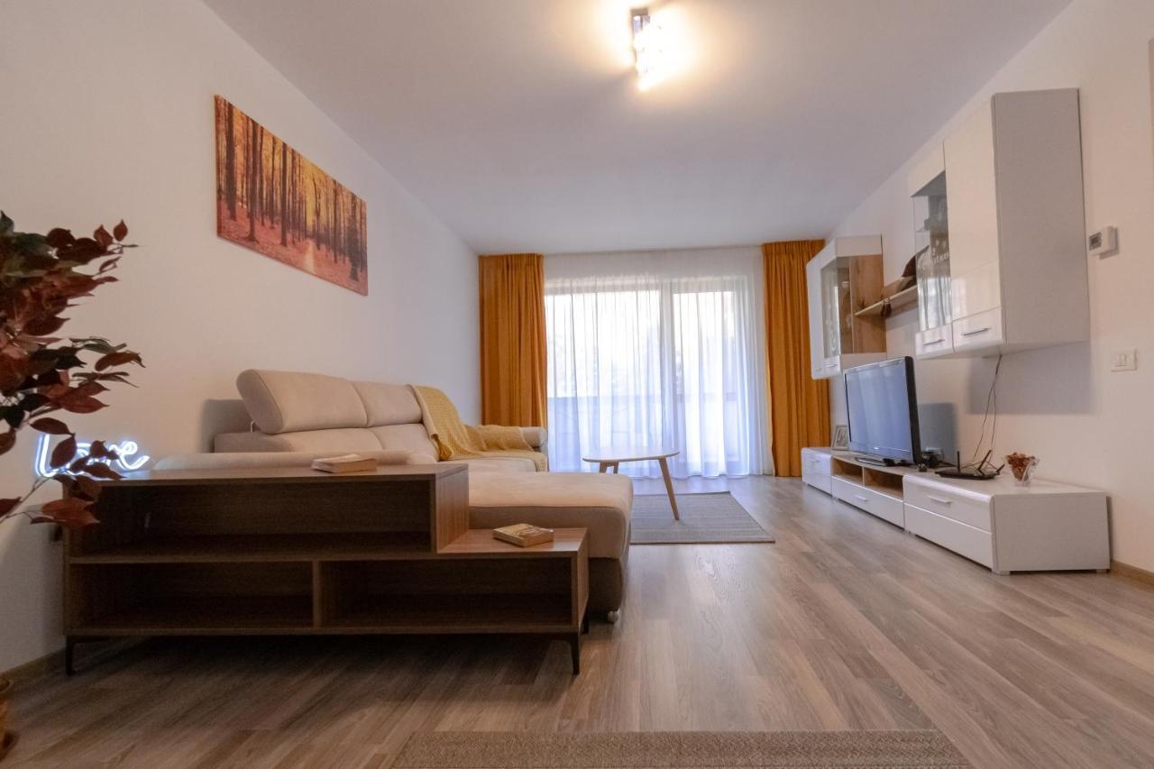 Transylvanian Apt. w/ lrg. terrace&parking - KarpatenHaus Braszów Zewnętrze zdjęcie