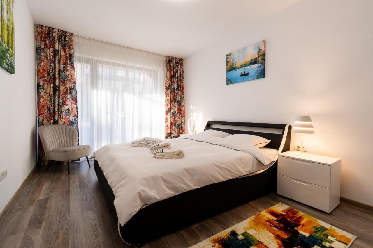Transylvanian Apt. w/ lrg. terrace&parking - KarpatenHaus Braszów Zewnętrze zdjęcie